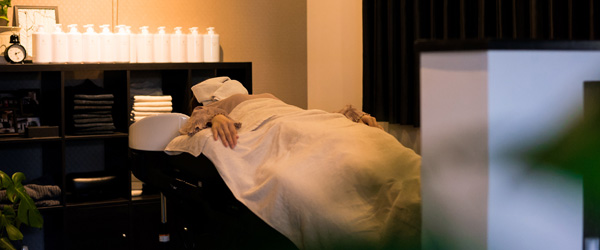 こだわりの家具で、長時間のメニューでも疲れにくい